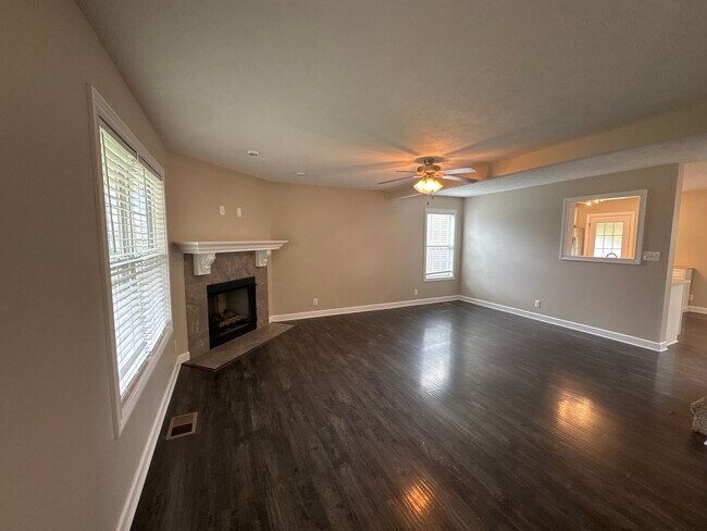 Foto del edificio - 612 Fox Path Ln