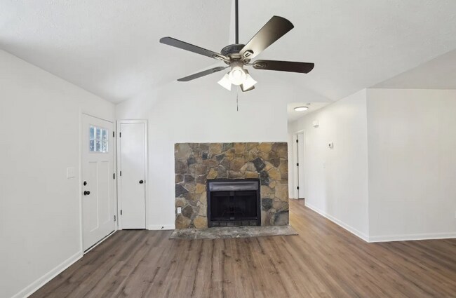 Foto del edificio - 109 Rosswood Dr