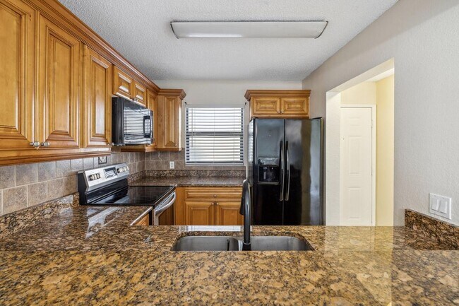 Foto del edificio - 1453 Lake Crystal Dr