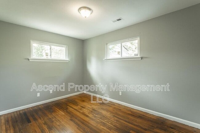 Foto del edificio - 1113 Jarvis Ave