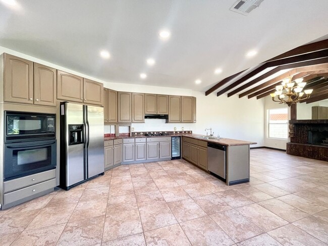 Building Photo - COMING SOON! 4 Bedroom 3 Bathroom PALM DES...