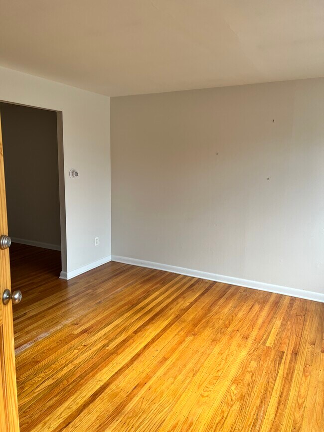 Living Room - 120 Folsom Ave