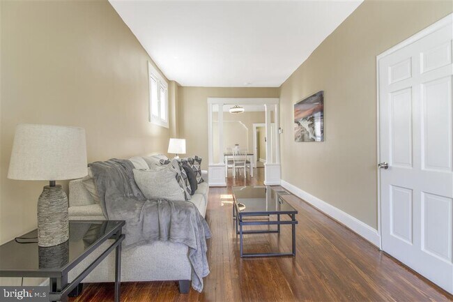 Building Photo - 520 N Loudon Ave
