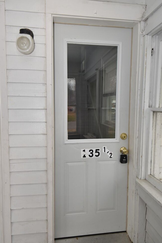 Foto del edificio - 135 E Eckman St