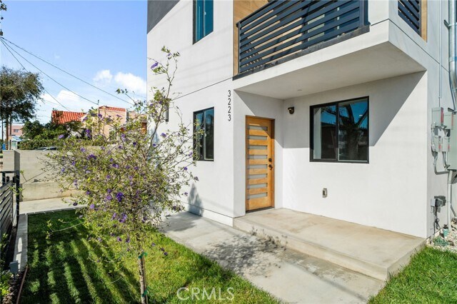 Foto del edificio - 3223 Lanfranco St
