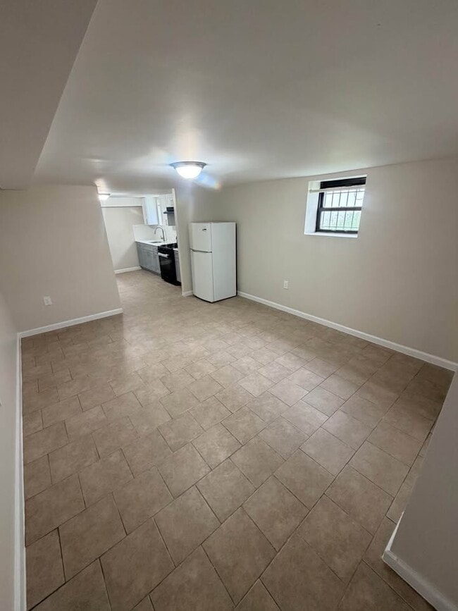 Foto del edificio - 179 Ellis Ave