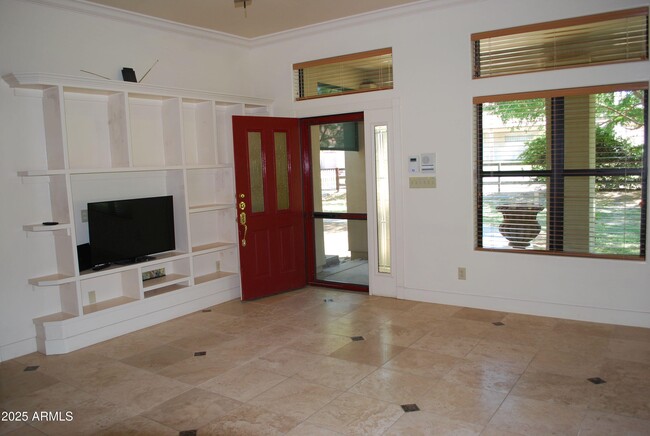 Building Photo - 1420 E Branham Ln