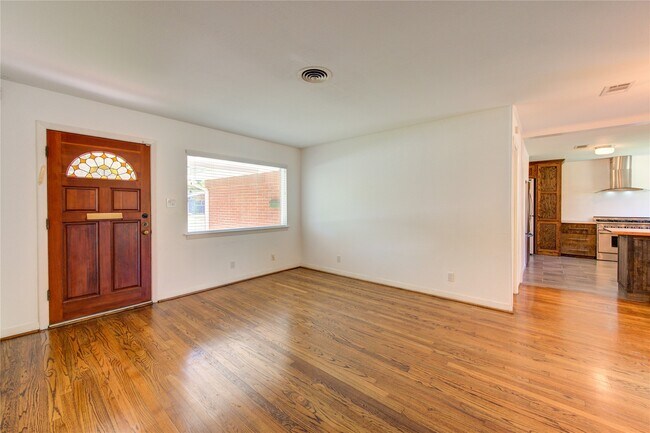 Foto del edificio - 4538 Warm Springs Rd