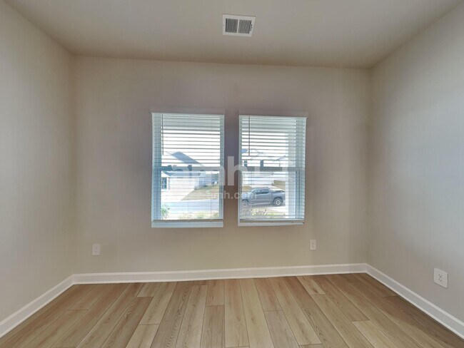 Foto del edificio - 789 Treeline Rd