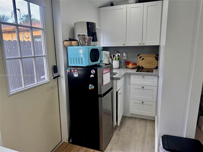 Foto del edificio - 10800 NW 22nd Ct