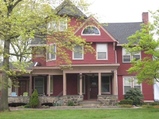 Building Photo - 60 Mills St