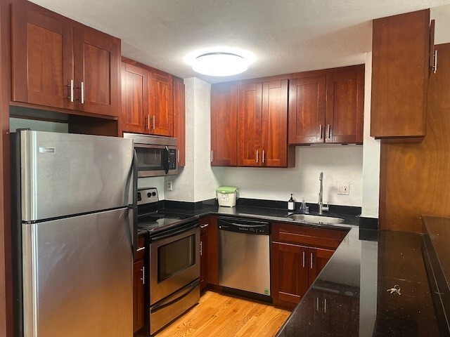 Building Photo - Spacious 2BR with garage