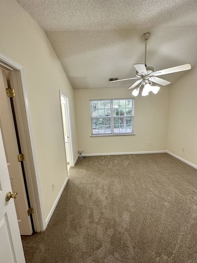 Foto principal - Cozy 2BR/2.5 Bath Townhouse in Holly Ridge