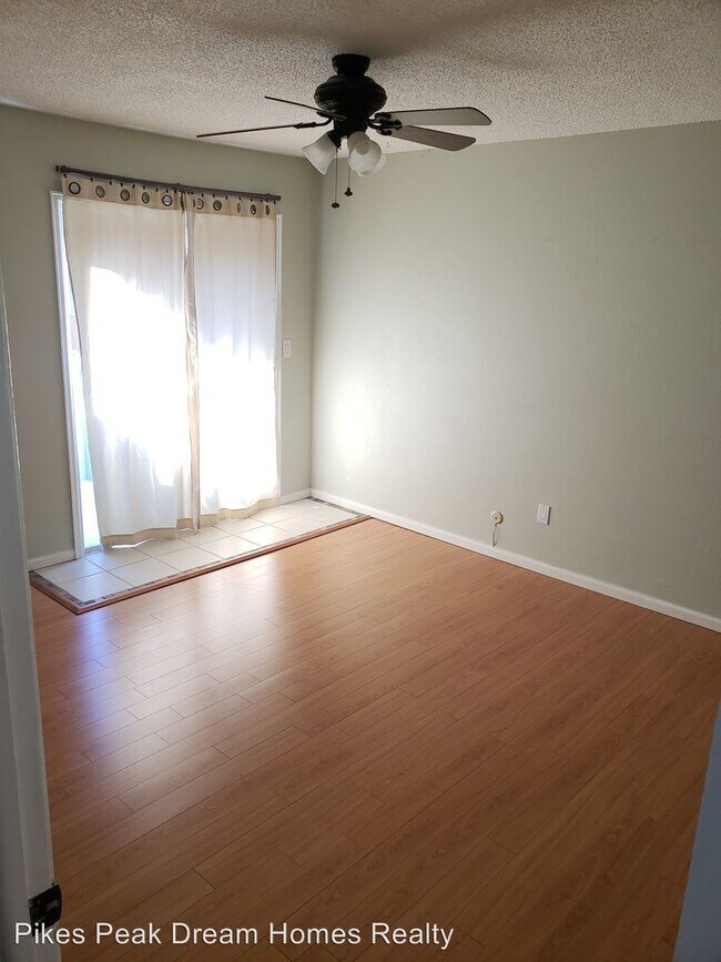 Building Photo - 1219 Willow Bend Cir