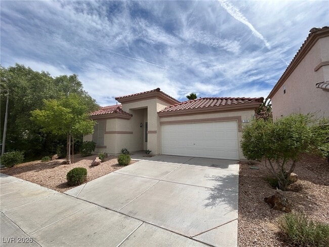 Foto del edificio - 245 Blackstone River Ave