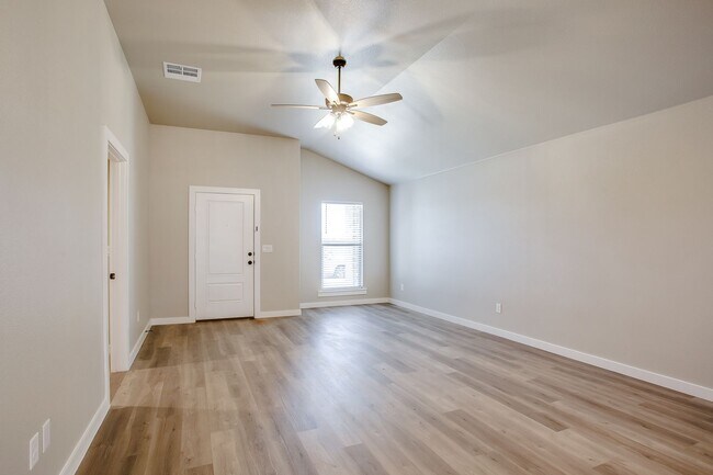 Foto del edificio - Brand New Construction in Cooper District!