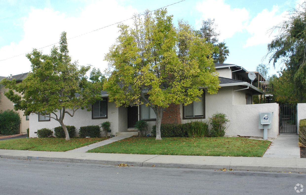 Building Photo - 3275 Brookdale Dr