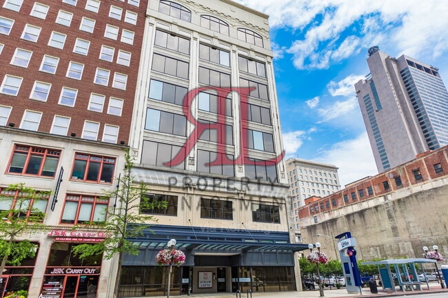 Foto del edificio - 106 N High St