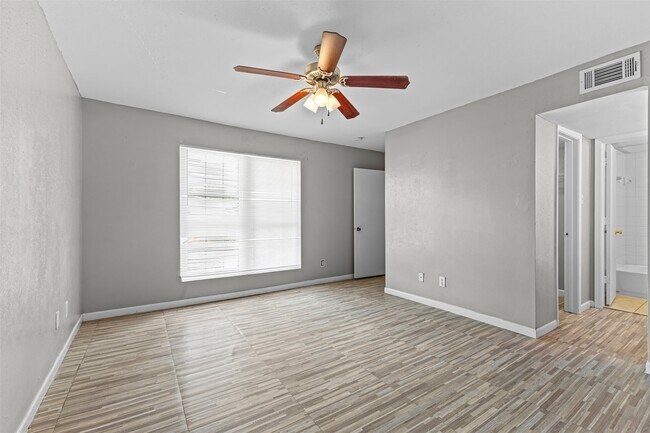 Foto del edificio - 9090 S Braeswood Blvd