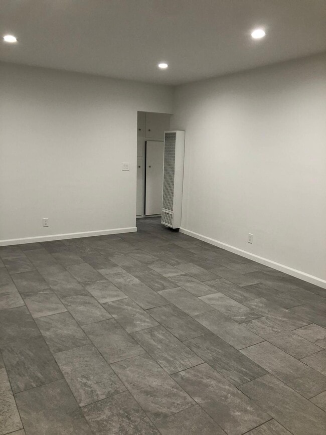 Living Room - 319 Mariposa Ave