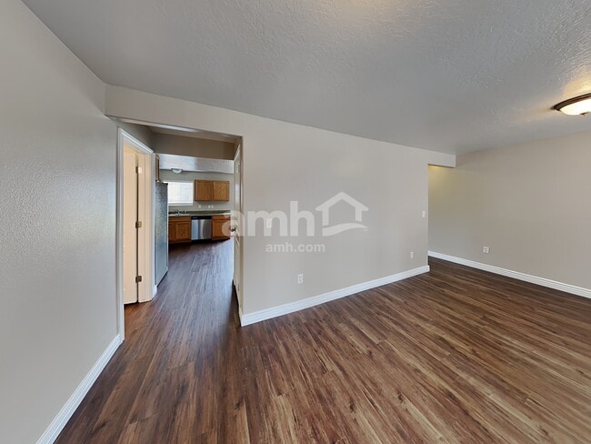 Foto del edificio - 1460 Heather Ln