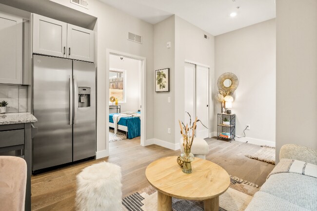 Building Photo - 4025 Jason St