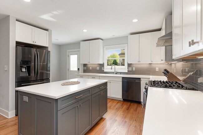 Foto del edificio - 219 Northwood Cir