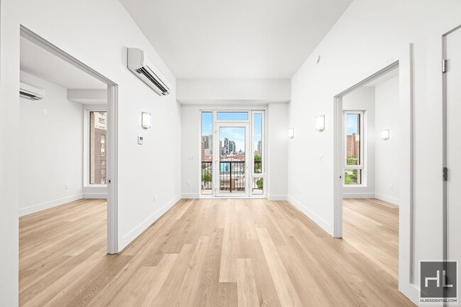 Foto del edificio - BRUCKNER BOULEVARD