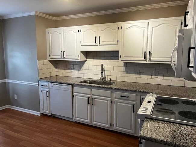 Kitchen - 164 Greenmont Ln