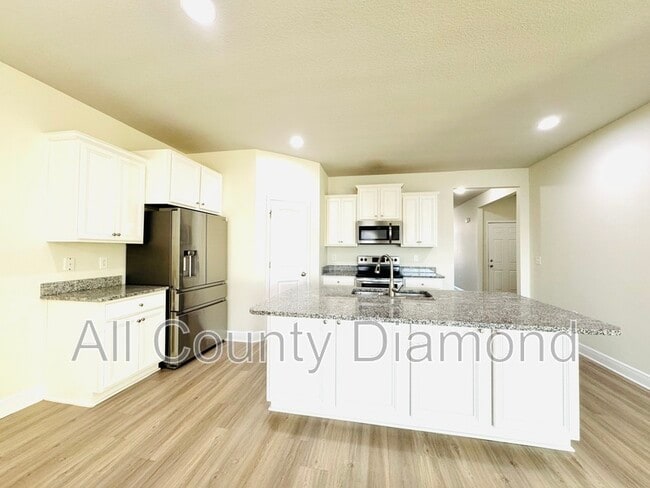 Building Photo - 115 Moonraker Cir