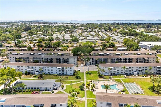 Foto del edificio - 2425 Flamingo Blvd
