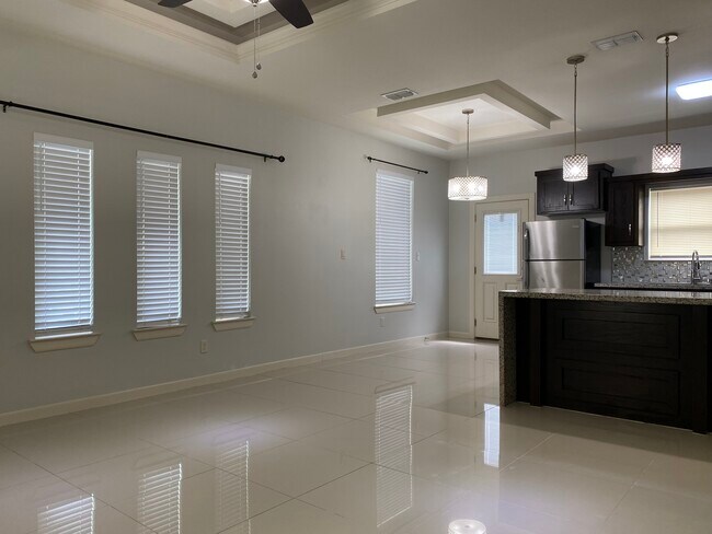 Foto del edificio - 904 E Myrtle Beach Ave