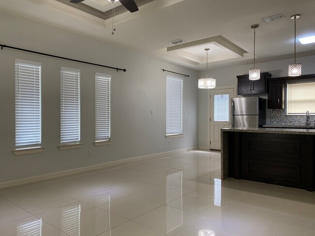 Building Photo - 904 E Myrtle Beach Ave