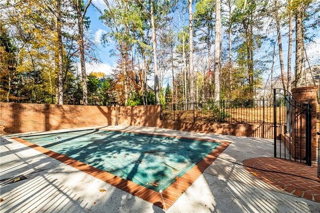 Building Photo - 8750 Torrington Dr
