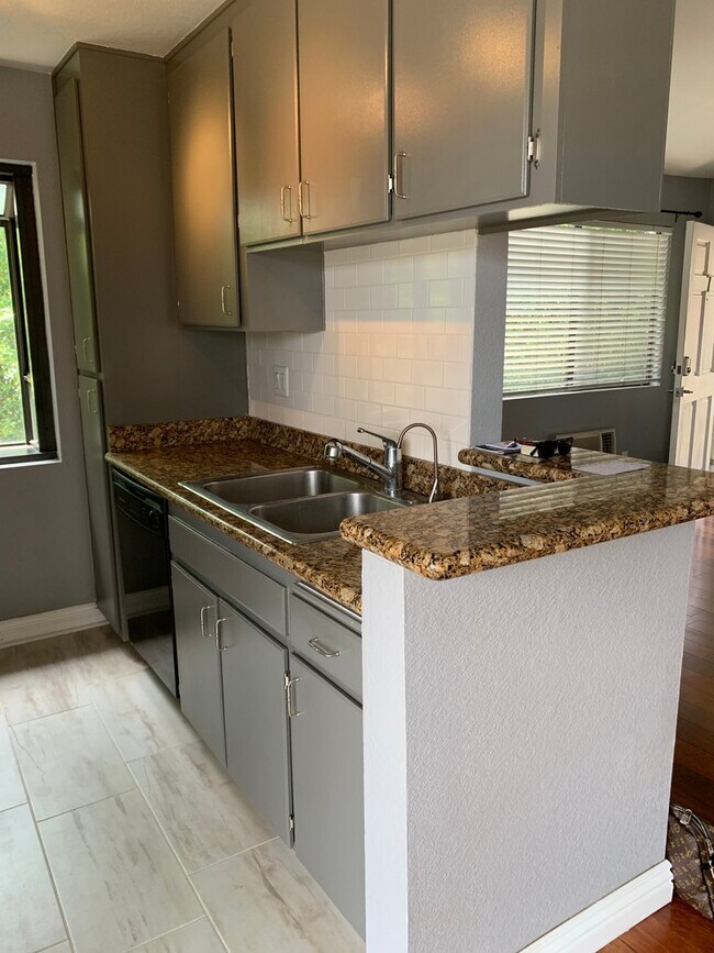 Building Photo - Beautiful North Park Condo Coming Soon! Av...