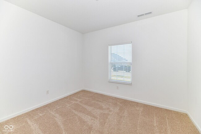 Foto del edificio - 5375 Maywood Dr