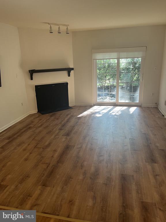 Foto del edificio - 217 Valley Stream Ln