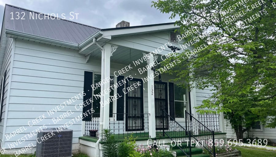 Primary Photo - 132 Nichols St