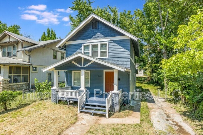 Building Photo - 2402 E 69th Terrace