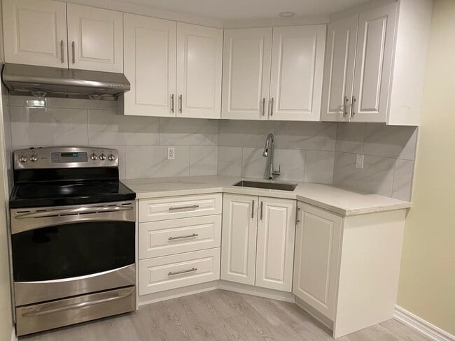 Building Photo - 409 Ambleside Dr