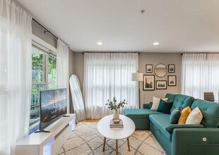 Building Photo - 2424 Lyndale Ave S