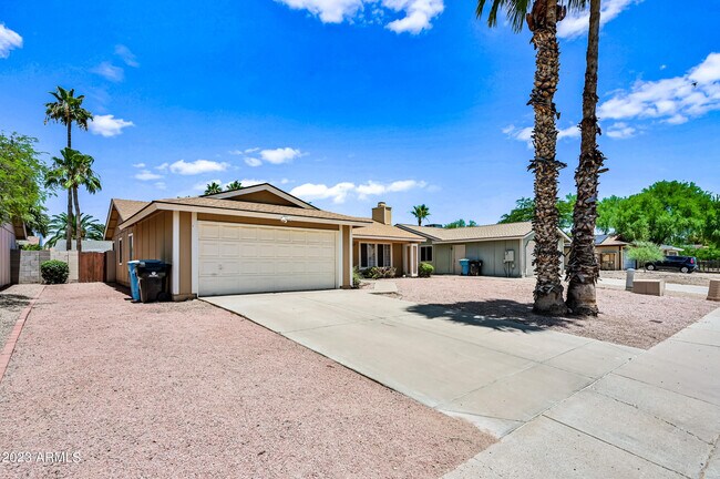 Foto del edificio - 6830 E Paradise Ln