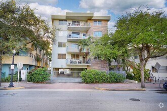 Building Photo - 220 Washington Dr