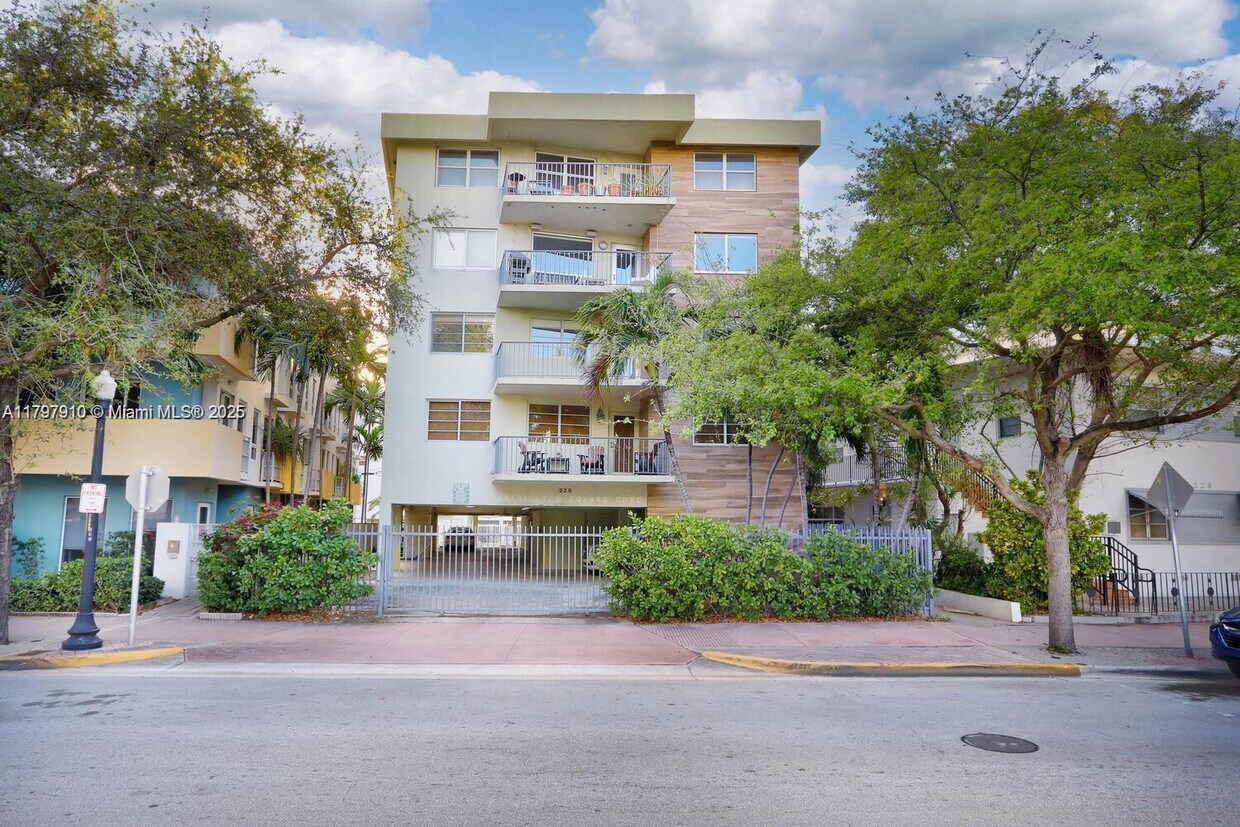 Primary Photo - 220 Washington Dr