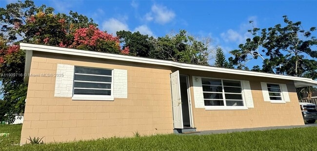 Building Photo - 622 Plymouth St