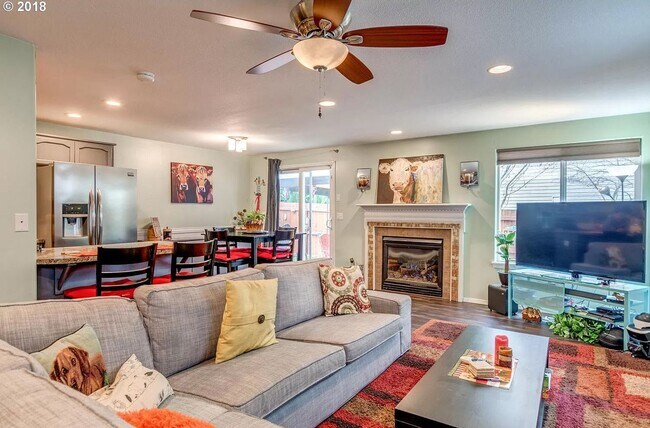 Foto del edificio - Great 3BD Home in Great Van Mall Location ...