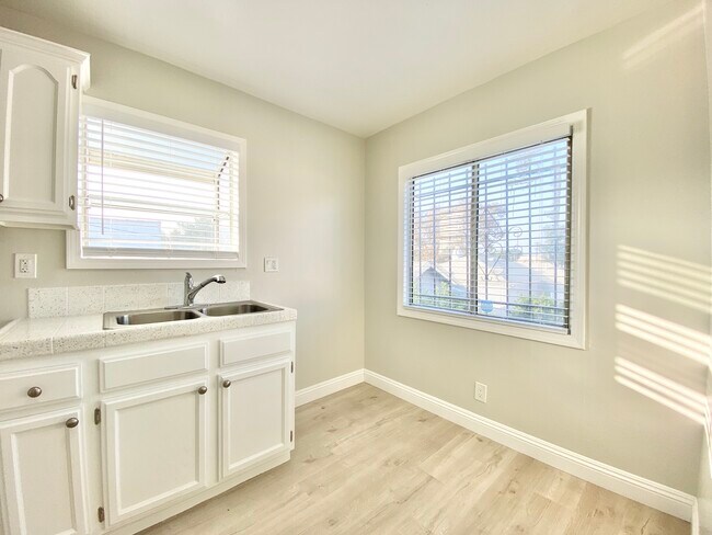 Foto del edificio - 716 E 81st St