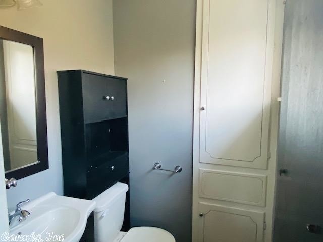 Building Photo - 17 Dellwood Dr