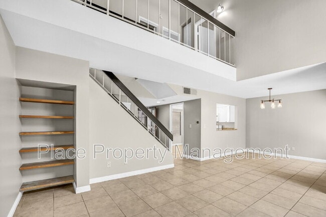Building Photo - 3017 Plaza Lorenzo
