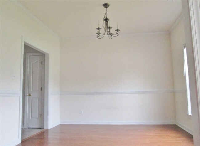 Building Photo - 403 Stagecoach Dr